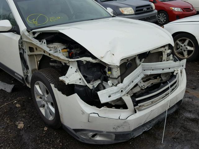 4S4BRBKC2B3415125 - 2011 SUBARU OUTBACK 2. WHITE photo 9