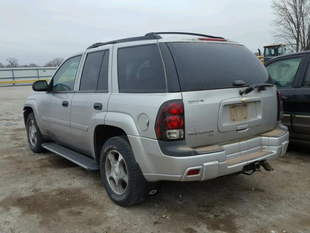 1GNDT13S372283737 - 2007 CHEVROLET TRAILBLAZE SILVER photo 3