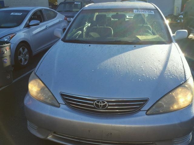 4T1BE32K65U055977 - 2005 TOYOTA CAMRY LE SILVER photo 9