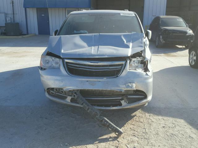 2C4RC1BG1CR293271 - 2012 CHRYSLER TOWN & COU SILVER photo 9