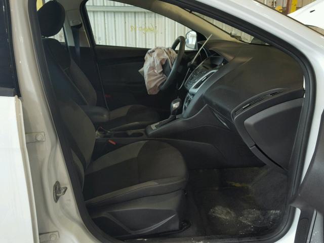 1FADP3F29EL220014 - 2014 FORD FOCUS SE WHITE photo 5