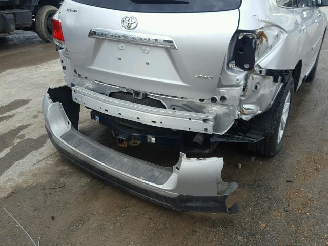 5TDBK3EH1BS064924 - 2011 TOYOTA HIGHLANDER SILVER photo 9