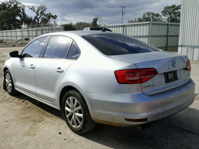 3VWD17AJ7FM258811 - 2015 VOLKSWAGEN JETTA SE SILVER photo 3