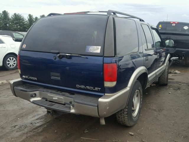 1GNDT13W2Y2265279 - 2000 CHEVROLET BLAZER BLUE photo 4