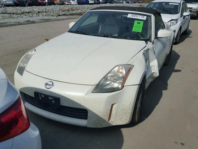 JN1AZ36A45M751455 - 2005 NISSAN 350Z ROADS WHITE photo 2