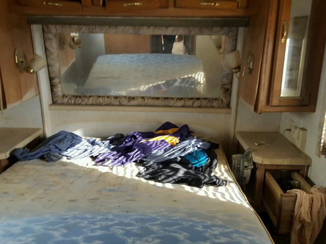 1GBLP37J3W3302533 - 1998 HOLI VACATIONER Բեժ լուսանկար 6