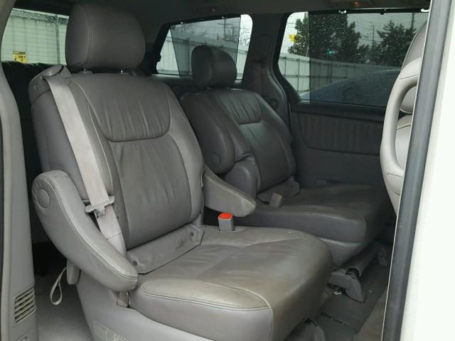 5TDBA22CX6S070975 - 2006 TOYOTA SIENNA XLE WHITE photo 6