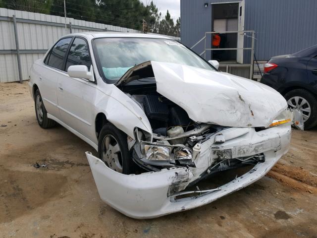 1HGCG5647XA062114 - 1999 HONDA ACCORD LX WHITE photo 1