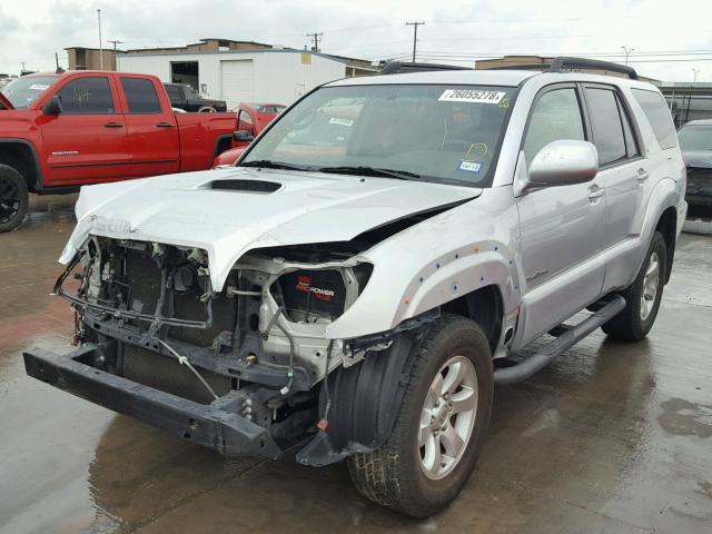 JTEZU14R668065113 - 2006 TOYOTA 4RUNNER SR SILVER photo 2