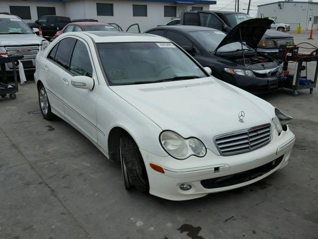 WDBRF61J65F612898 - 2005 MERCEDES-BENZ C 240 WHITE photo 1