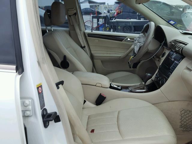 WDBRF61J65F612898 - 2005 MERCEDES-BENZ C 240 WHITE photo 6