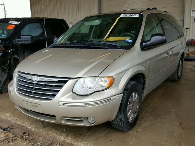 2C8GP64L95R430834 - 2005 CHRYSLER TOWN & COU SILVER photo 2