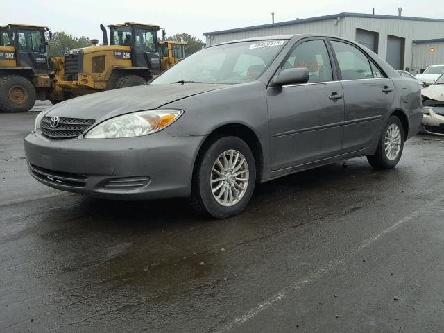 JTDBE32K030163097 - 2003 TOYOTA CAMRY LE GRAY photo 2