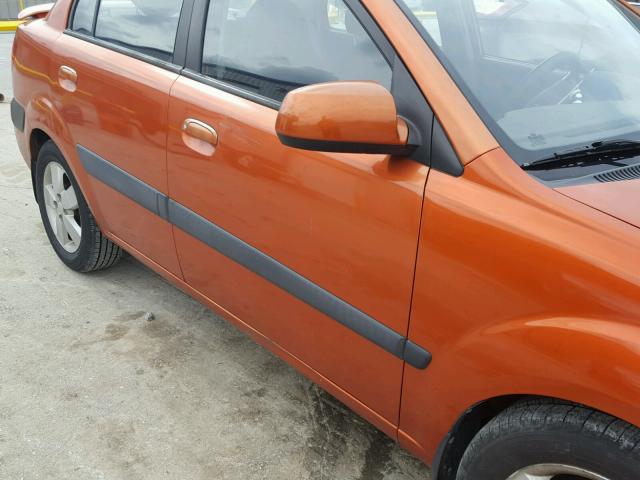 KNADE123986323176 - 2008 KIA RIO BASE ORANGE photo 9