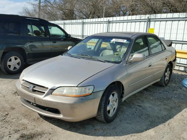 1HGCG1653XA027684 - 1999 HONDA ACCORD EX GOLD photo 2