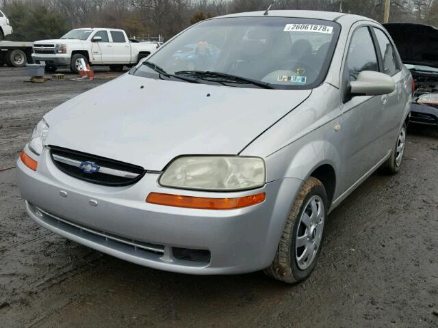 KL1TD52685B308441 - 2005 CHEVROLET AVEO BASE SILVER photo 2