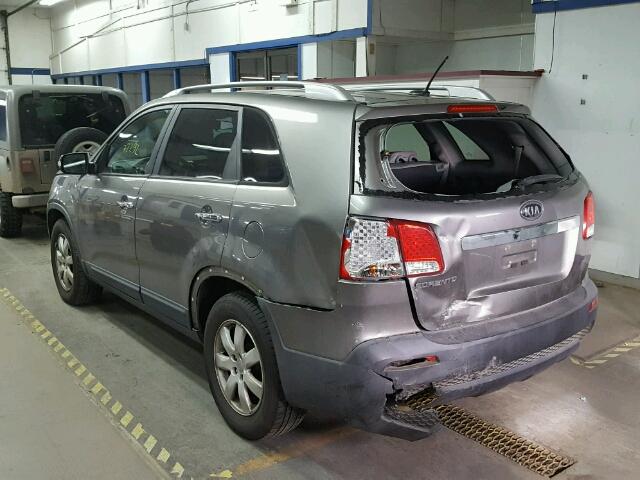 5XYKT4A21DG312240 - 2013 KIA SORENTO LX GRAY photo 3