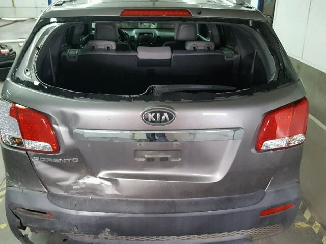 5XYKT4A21DG312240 - 2013 KIA SORENTO LX GRAY photo 9