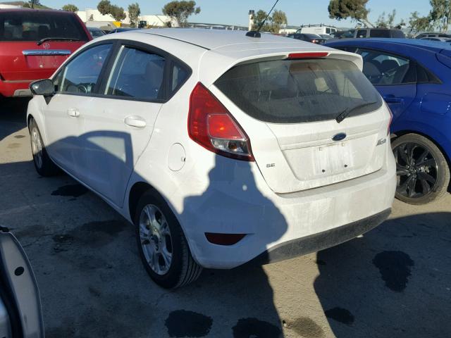 3FADP4EJ8FM208421 - 2015 FORD FIESTA SE WHITE photo 3