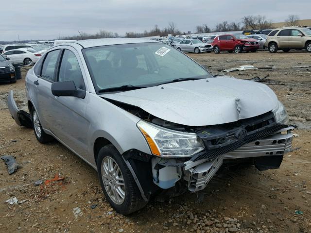 1FAHP3FN3BW110825 - 2011 FORD FOCUS SE SILVER photo 1