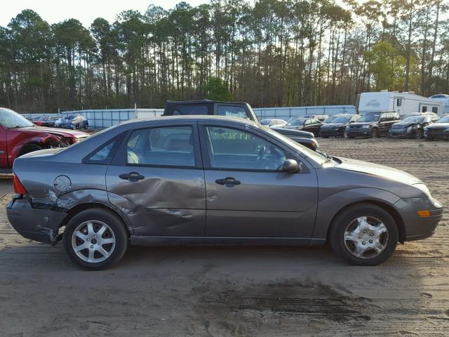 1FAFP34N55W197884 - 2005 FORD FOCUS ZX4 GRAY photo 9