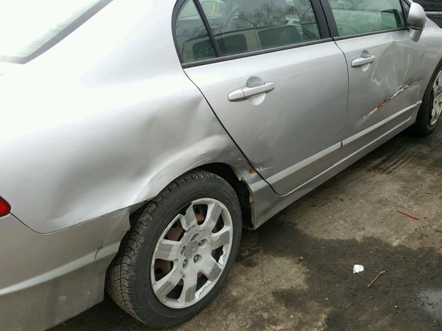 1HGFA16526L029752 - 2006 HONDA CIVIC LX SILVER photo 9