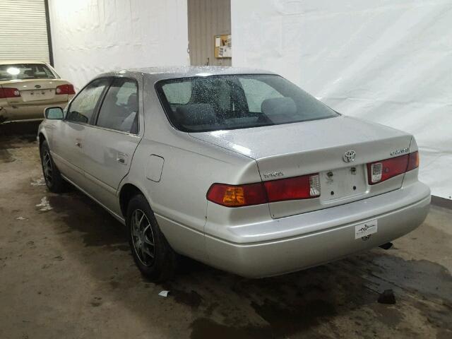 4T1BG22K1YU715691 - 2000 TOYOTA CAMRY CE SILVER photo 3