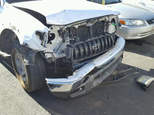 5TEGN92N62Z015201 - 2002 TOYOTA TACOMA DOU WHITE photo 9