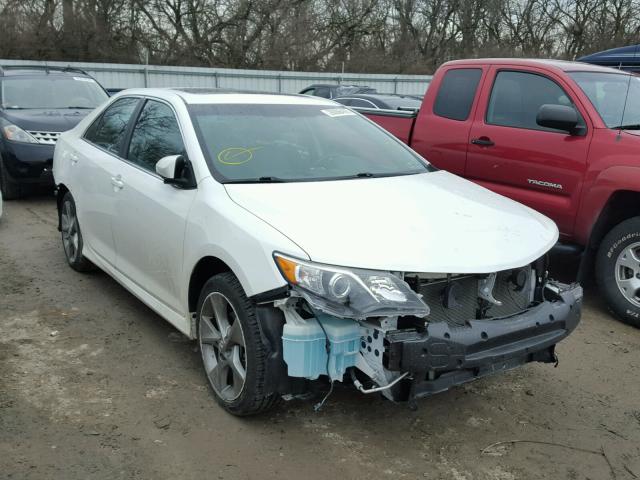 4T1BK1FK5EU026882 - 2014 TOYOTA CAMRY SE WHITE photo 1