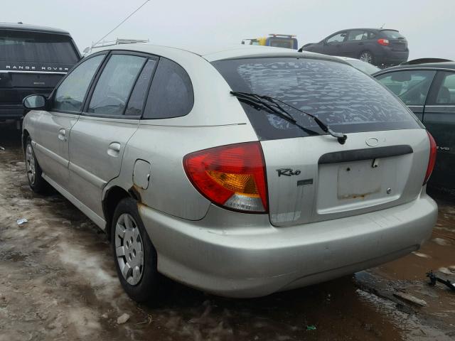 KNADC163726073959 - 2002 KIA RIO CINCO SILVER photo 3