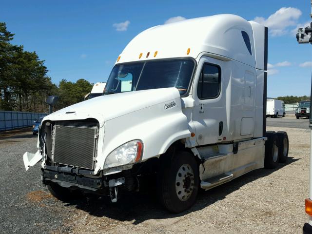 3AKJGLD53ESFP1852 - 2014 FREIGHTLINER CASCADIA 1 WHITE photo 2