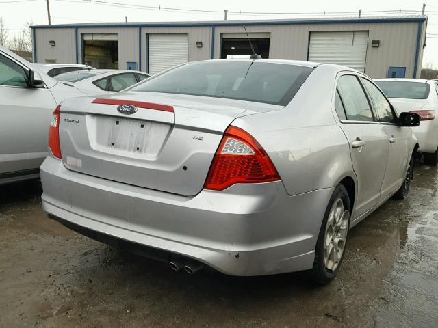 3FAHP0HA1BR261772 - 2011 FORD FUSION SE GRAY photo 4