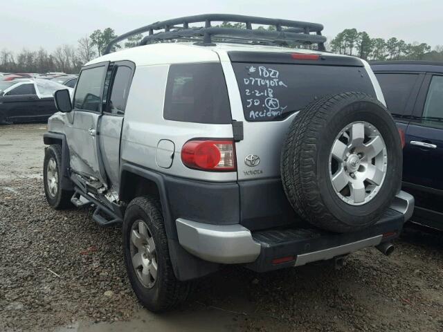 JTEBU11F670074549 - 2007 TOYOTA FJ CRUISER SILVER photo 3