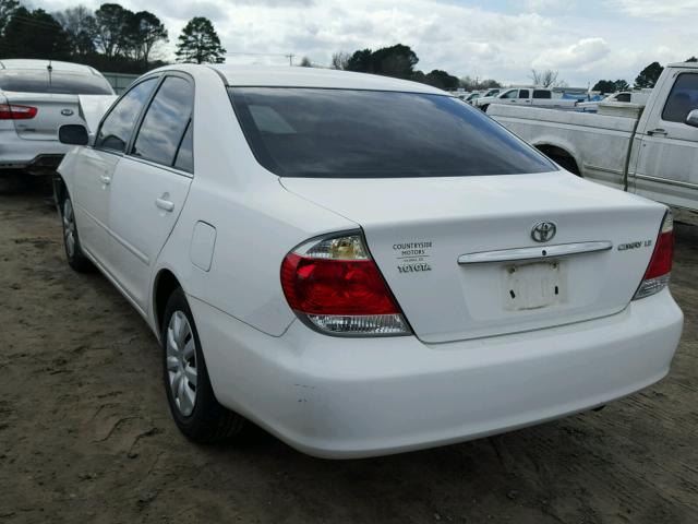 4T1BE32K05U011733 - 2005 TOYOTA CAMRY LE GRAY photo 3