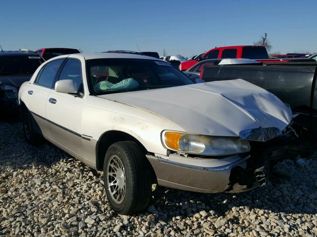 1LNHM82W8XY702050 - 1999 LINCOLN TOWN CAR S WHITE photo 1