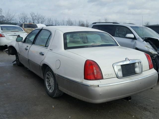 1LNHM82W8XY702050 - 1999 LINCOLN TOWN CAR S WHITE photo 3