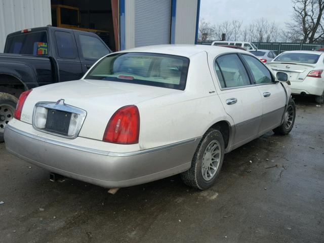 1LNHM82W8XY702050 - 1999 LINCOLN TOWN CAR S WHITE photo 4