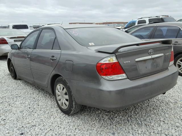 4T1BE30K55U609870 - 2005 TOYOTA CAMRY LE GRAY photo 3