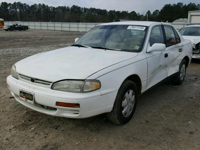 4T1BG12K5TU799372 - 1996 TOYOTA CAMRY DX WHITE photo 2