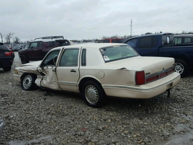 1LNLM83W7TY610673 - 1996 LINCOLN TOWN CAR C BEIGE photo 3