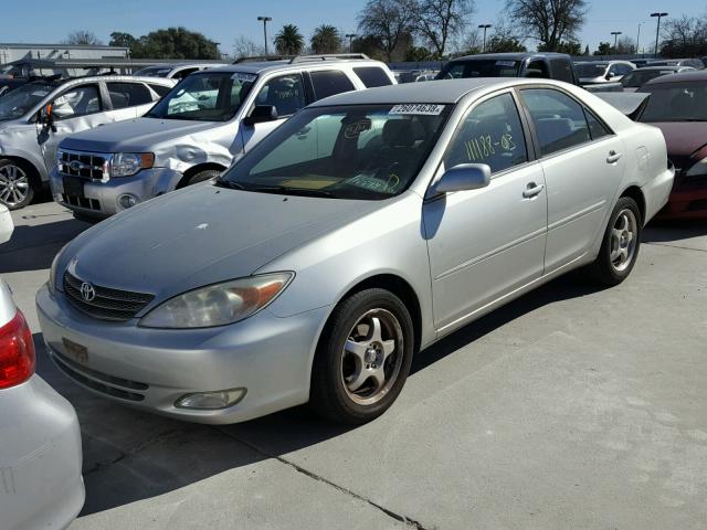 JTDBE30K930147919 - 2003 TOYOTA CAMRY LE SILVER photo 2