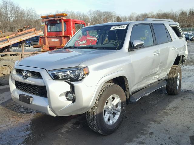 JTEBU5JRXG5392064 - 2016 TOYOTA 4RUNNER SR SILVER photo 2