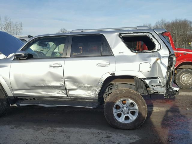 JTEBU5JRXG5392064 - 2016 TOYOTA 4RUNNER SR SILVER photo 9