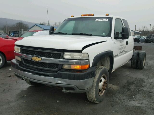 1GCJK39G31F116078 - 2001 CHEVROLET SILVERADO WHITE photo 2