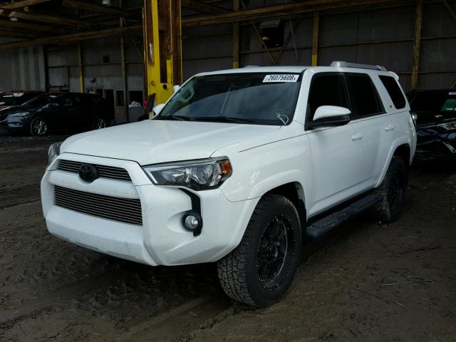 JTEBU5JR4F5225097 - 2015 TOYOTA 4RUNNER SR WHITE photo 2