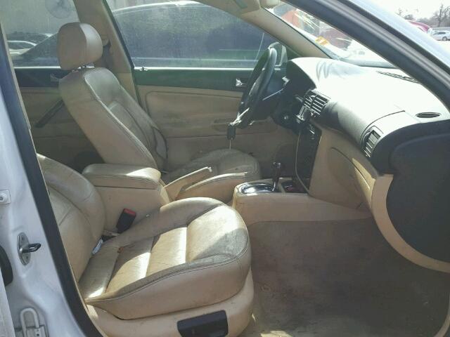 WVWRH63B24P105197 - 2004 VOLKSWAGEN PASSAT GLX WHITE photo 5