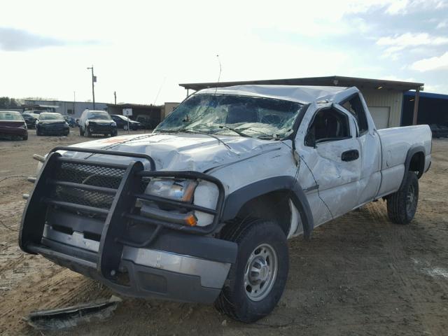 1GCHC29U73E343696 - 2003 CHEVROLET SILVERADO WHITE photo 2