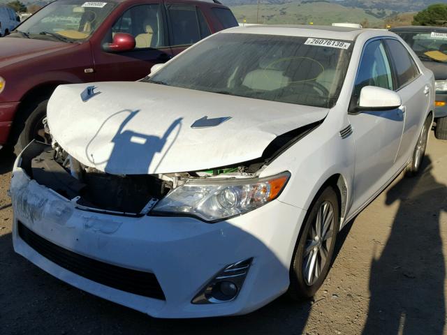 4T4BF1FK0ER382358 - 2014 TOYOTA CAMRY L WHITE photo 2