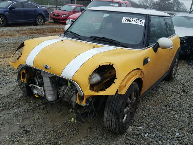 WMWMF33599TU75373 - 2009 MINI COOPER YELLOW photo 2