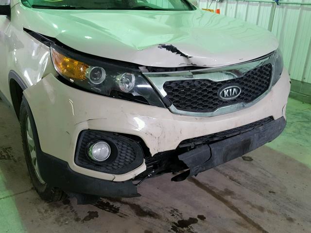 5XYKT3A10BG111282 - 2011 KIA SORENTO BA CREAM photo 9